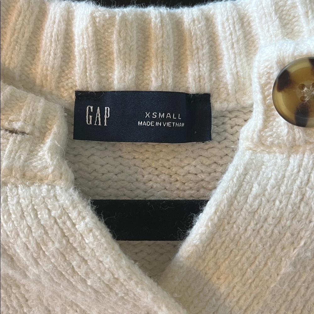 GAP White Button-Up Cardigan - Picture 2 of 2